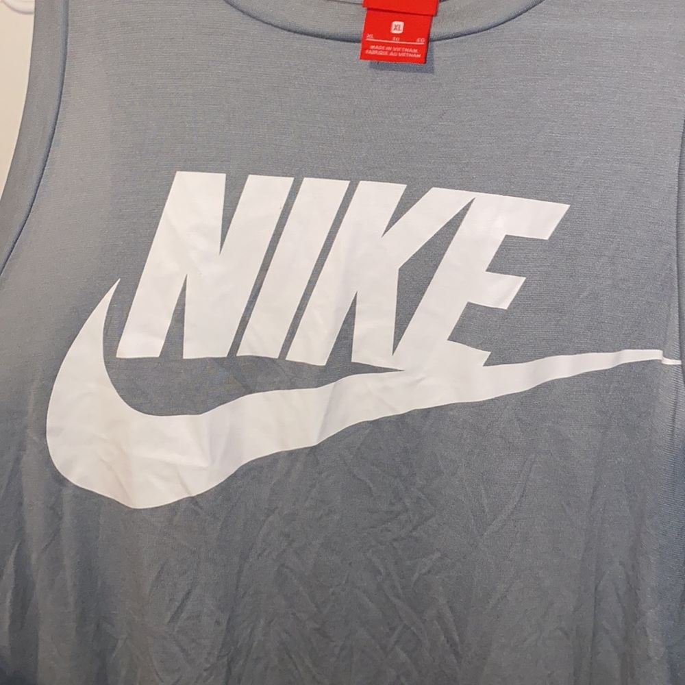Nike sleeveless tank top - Picture 2 of 6
